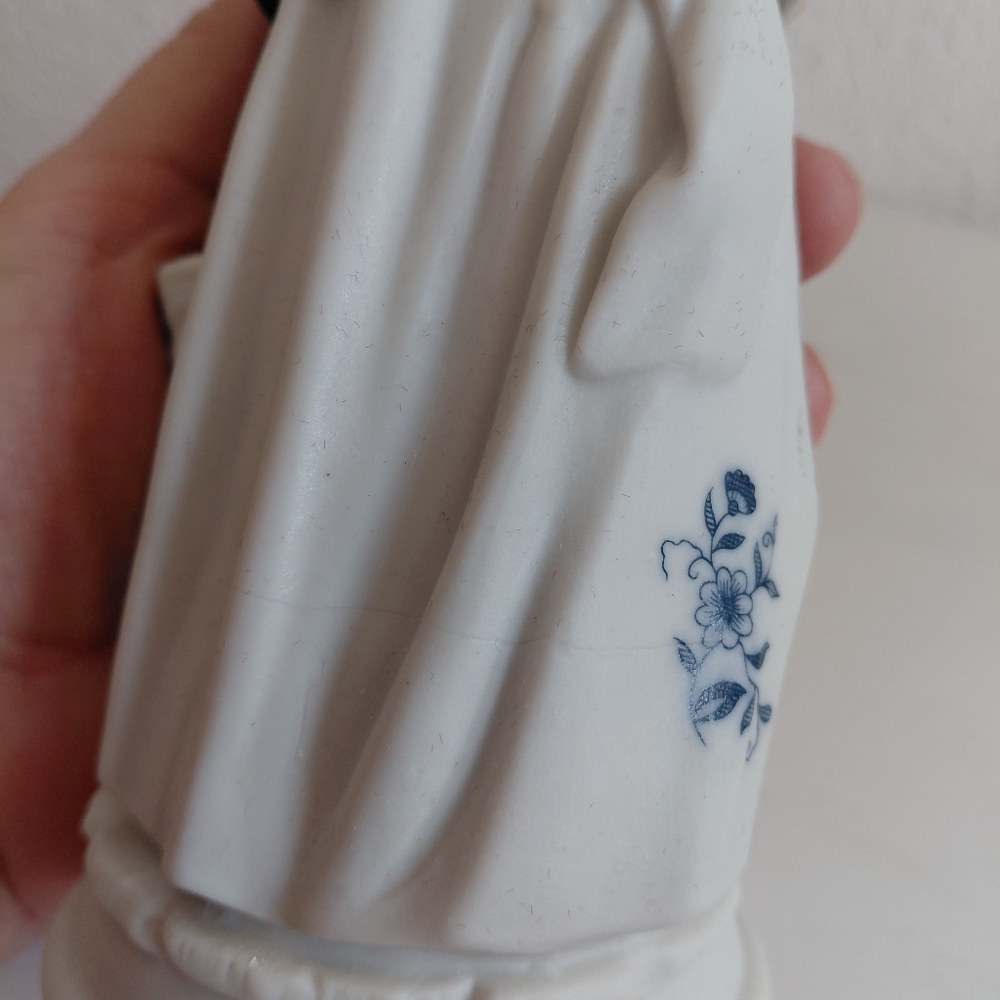 MC Courting Victorian Couple Figurines Matte Porcelain Unmarked - Picture 15 of 15